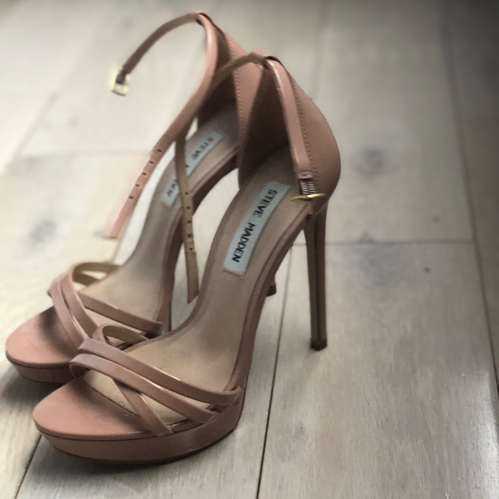 Creme summer shoes